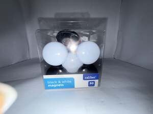 Caliber Black & White Magnets 30 Count